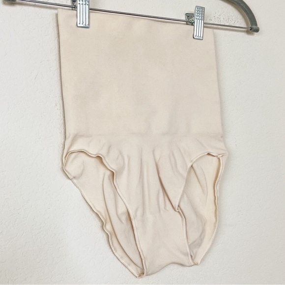 SKIMS Core Control Brief Shapewear Tan Panties High Waist Sculpt Smoothing - Picture 4 of 9